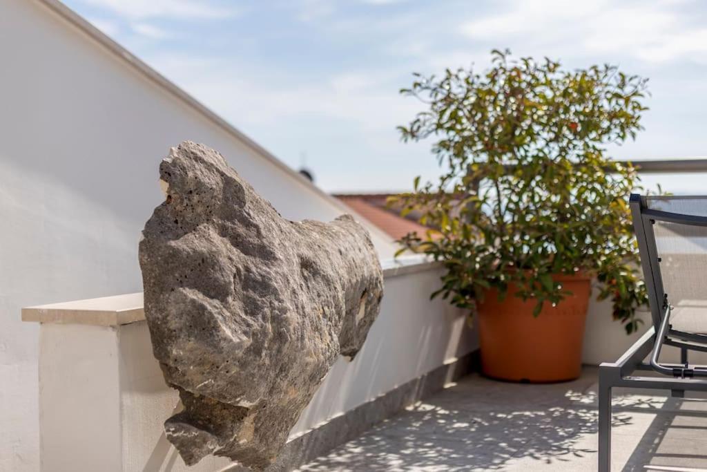 Holiday Home Lolina,Sea On A Palm! Heated Pool Trogir Extérieur photo