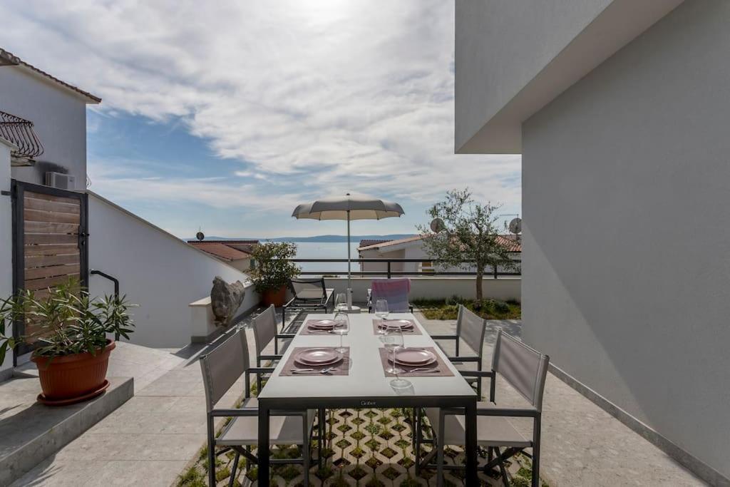 Holiday Home Lolina,Sea On A Palm! Heated Pool Trogir Extérieur photo